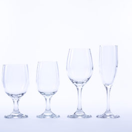 Glassware : CRYSTAL GLASSWARE  Après Event Décor and Tent Rental